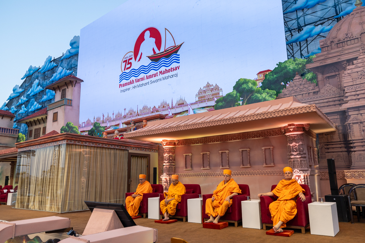 Senior swamis on the stage during the assembly