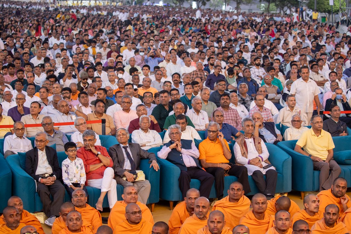 Swamis and devotees during the assembly