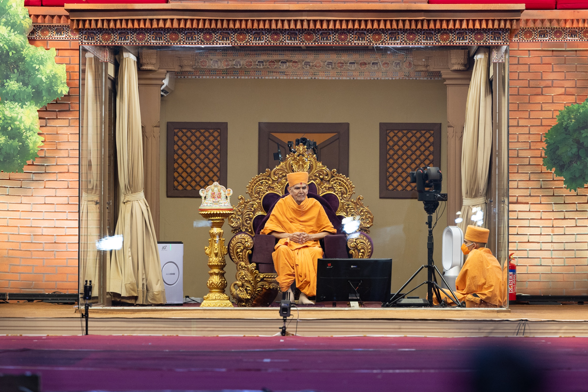 Swamishri during the assembly