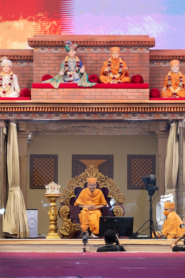 Swamishri during the assembly