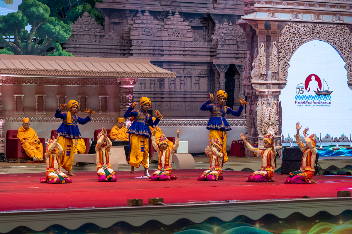 Balaks and yuvaks perform a traditional dance