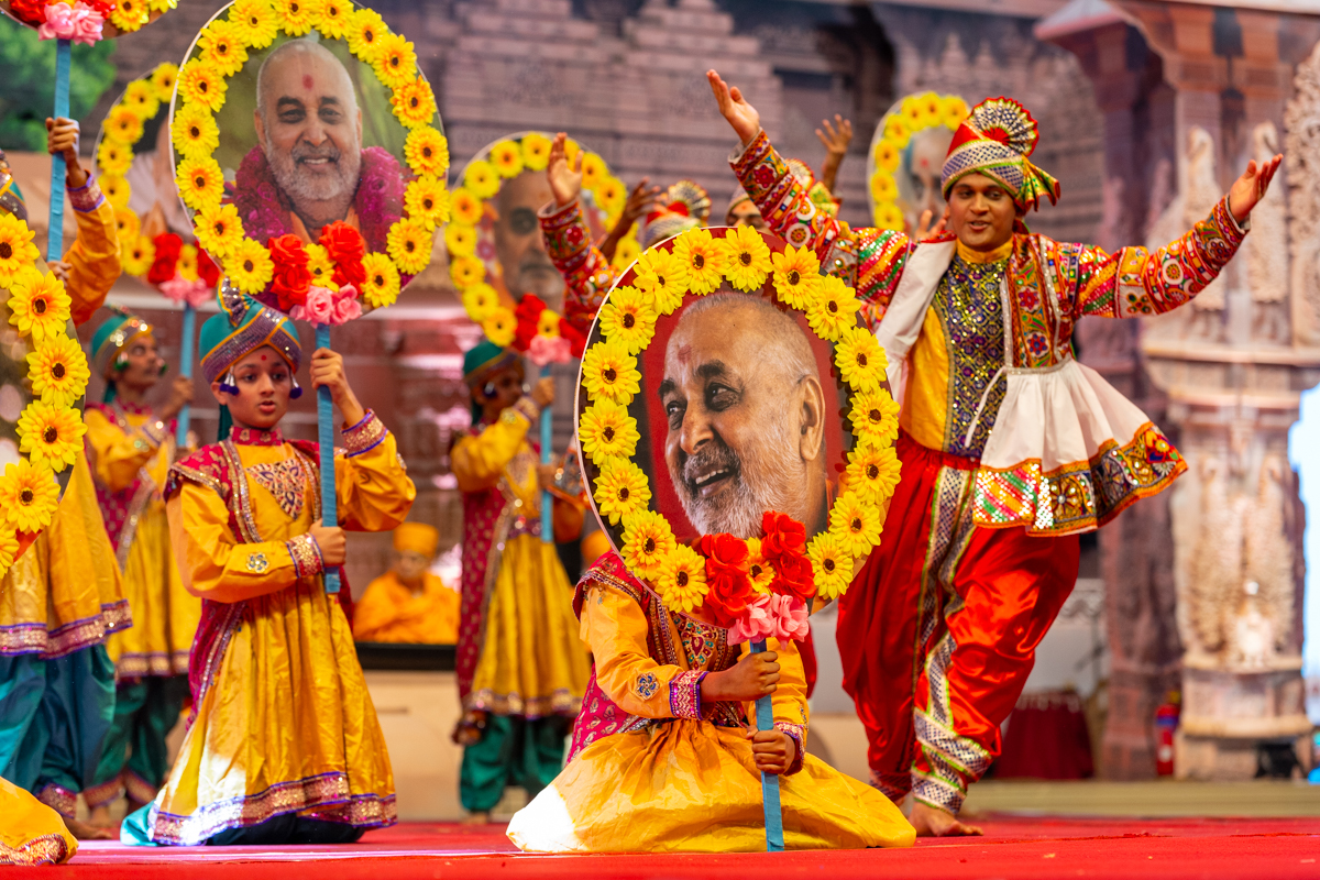 Balaks and yuvaks perform a traditional dance