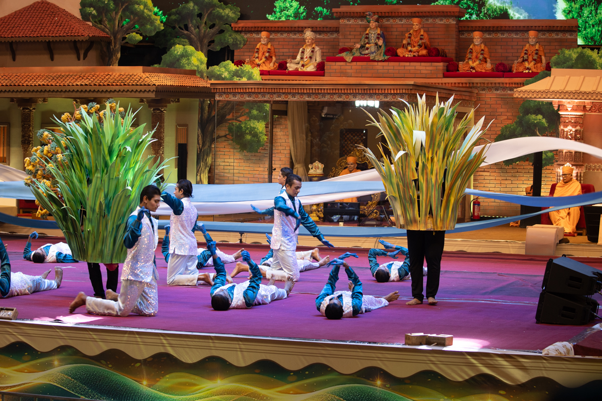 Yuvaks perform a thematic dance