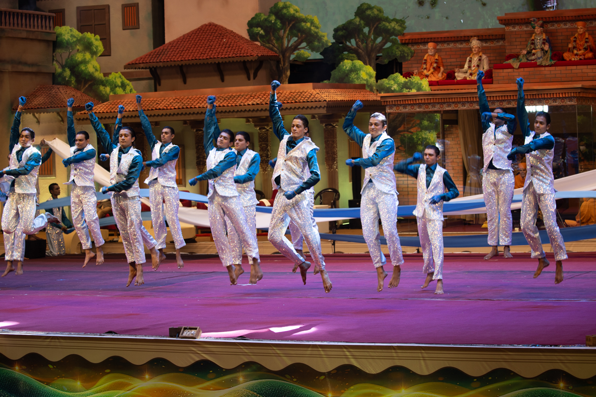 Yuvaks perform a thematic dance