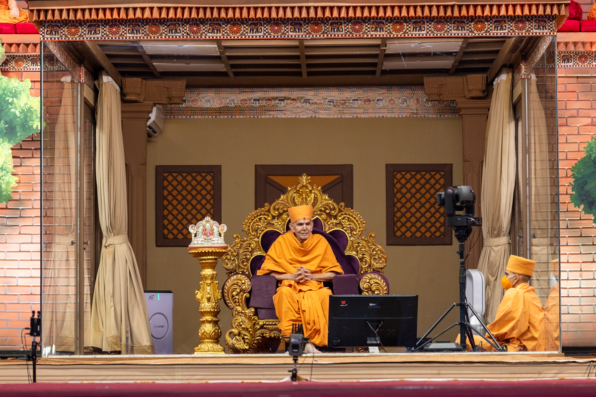Swamishri during the assembly