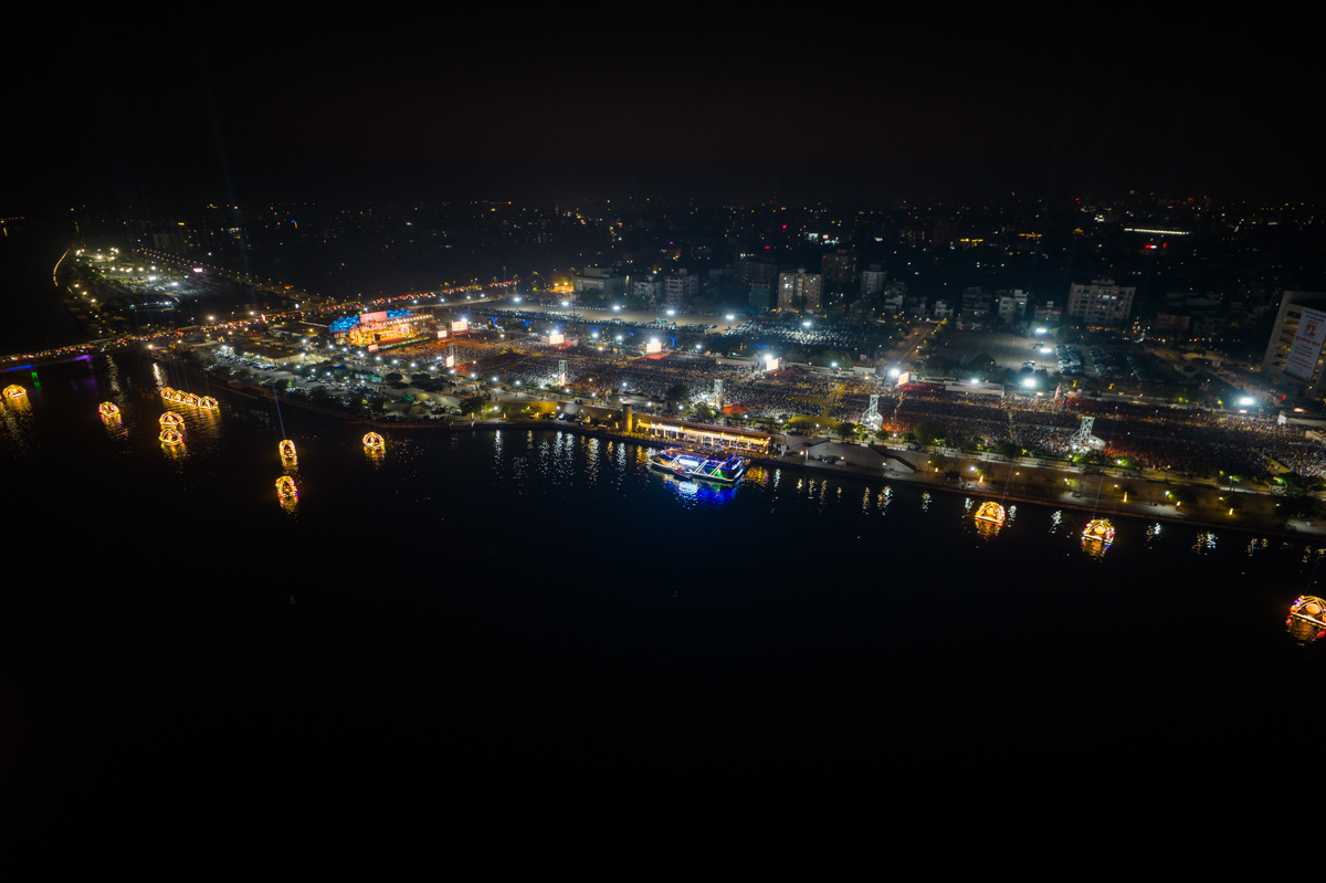 Aerial view of the assembly