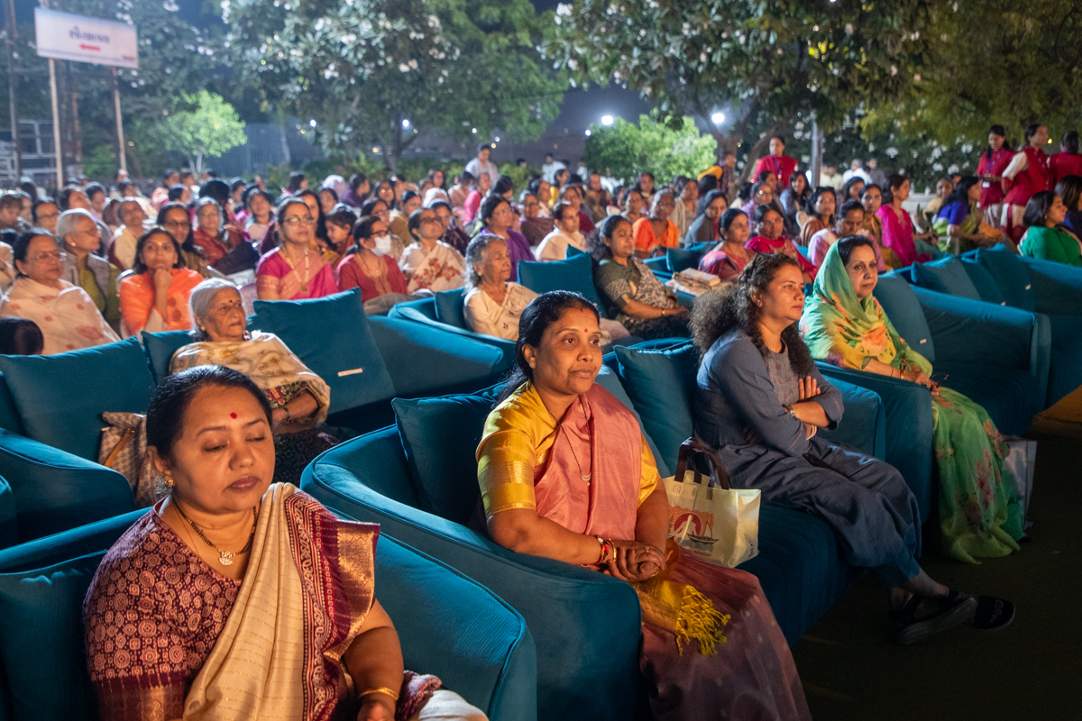 Dignitaries and devotees during the assembly