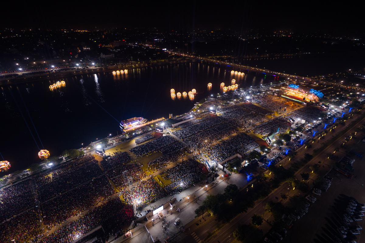 Aerial view of the assembly