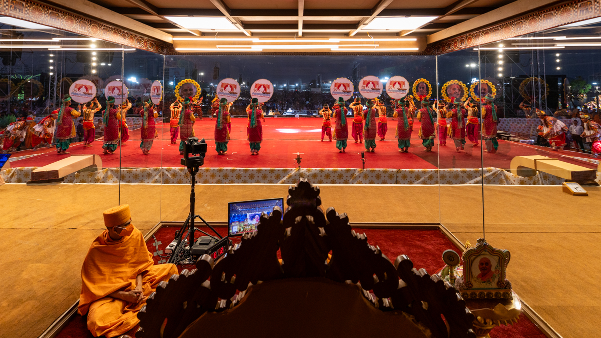 Yuvaks perform a traditional dance