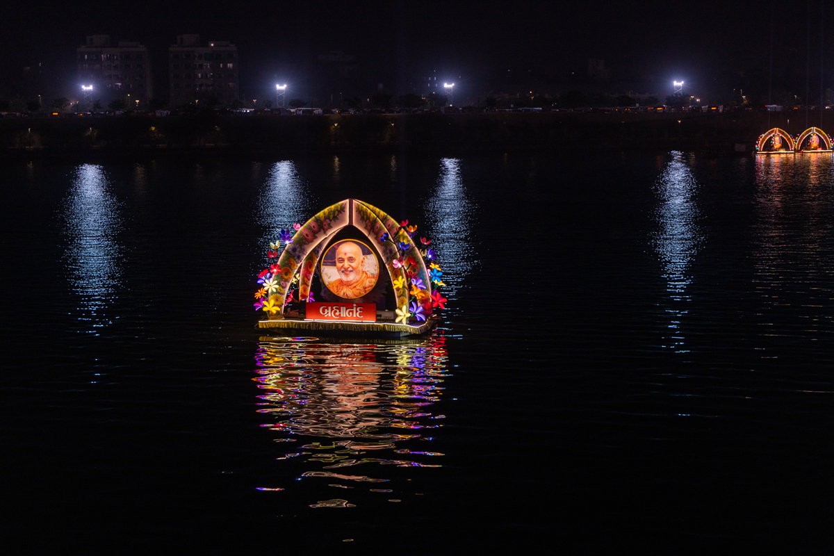 Decorative floats on the River Sabarmati