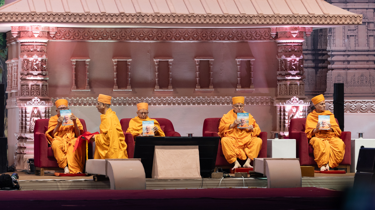 Senior swamis inaugurate a new Gujarati print publication, 'Sadgunna Sindhu Mahant Swami Maharaj'
