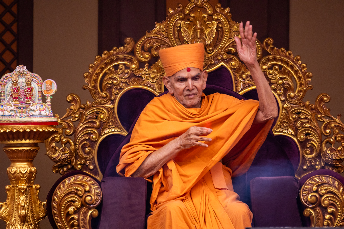 Swamishri hails 'Pramukh Varni Amrut Mahotsav ni jai'