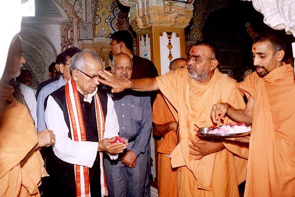 Governor of Gujarat, H. E. Kailashpati Mishra, Visits Akshar Mandir, Gondal