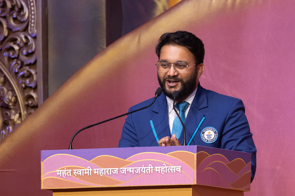 Shri Swapnil Dangarikar, Senior Adjudicator, Guinness World Records, India, addresses the assembly