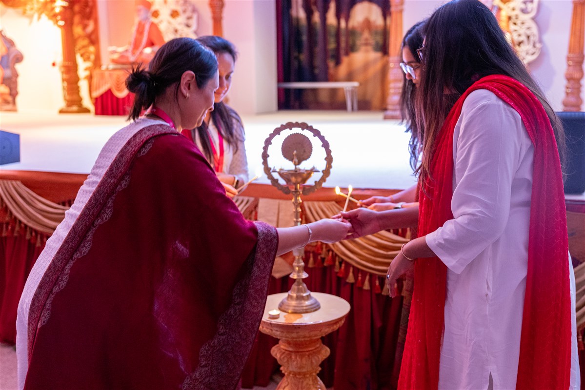 Yuvatis inaugurated the shibir with the deep pragatya