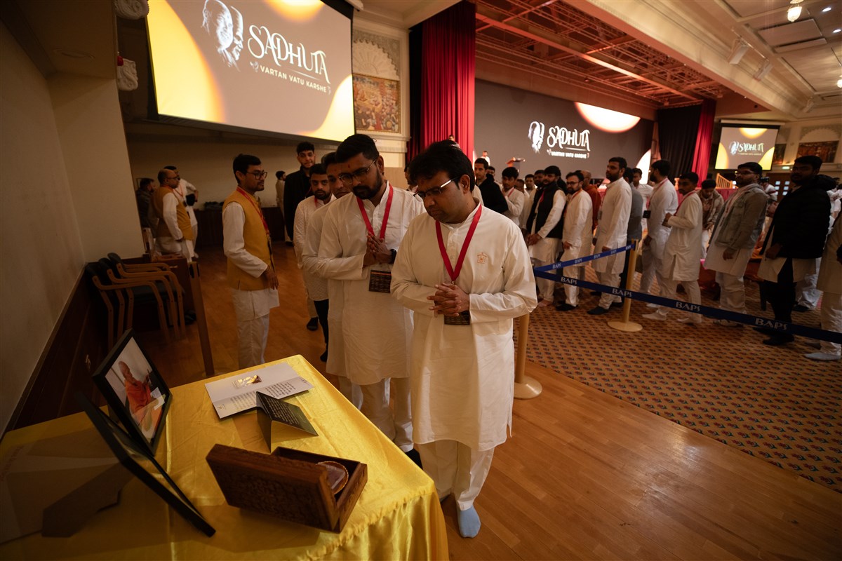 Delegates enjoyed darshan of the prasadi items