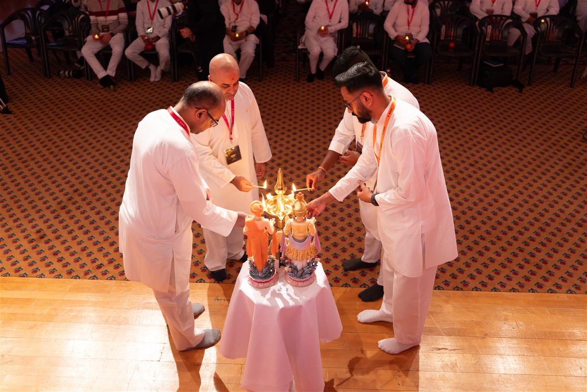 Yuvaks inaugurated the shibir with the deep pragatya