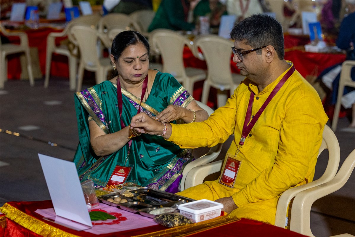Devotees participate in the yagna rituals