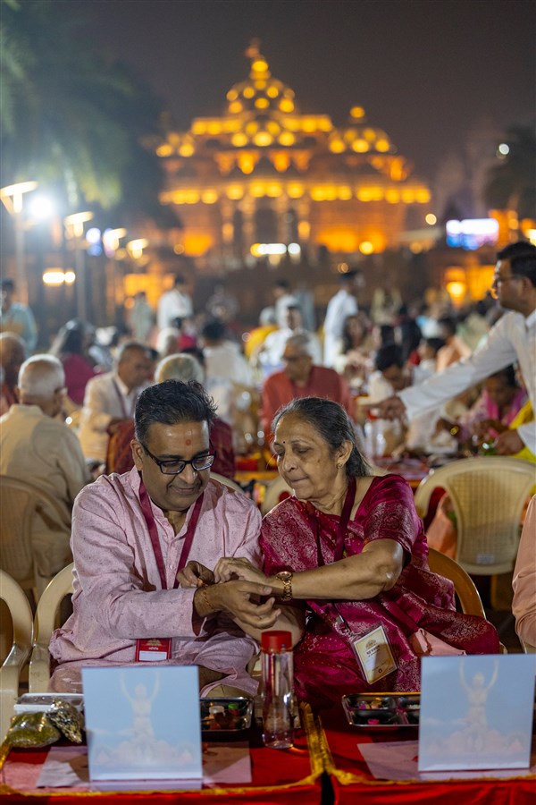 Devotees participate in the yagna rituals
