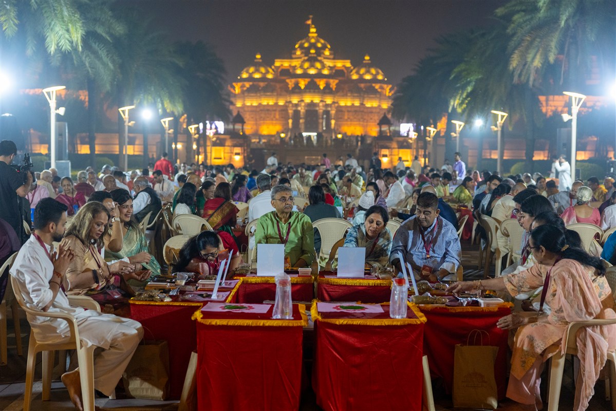 Devotees participate in the yagna rituals