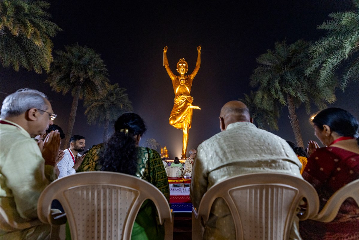 Devotees participate in the yagna rituals