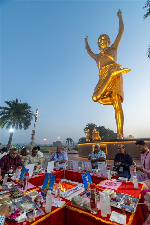 Devotees participate in the yagna rituals