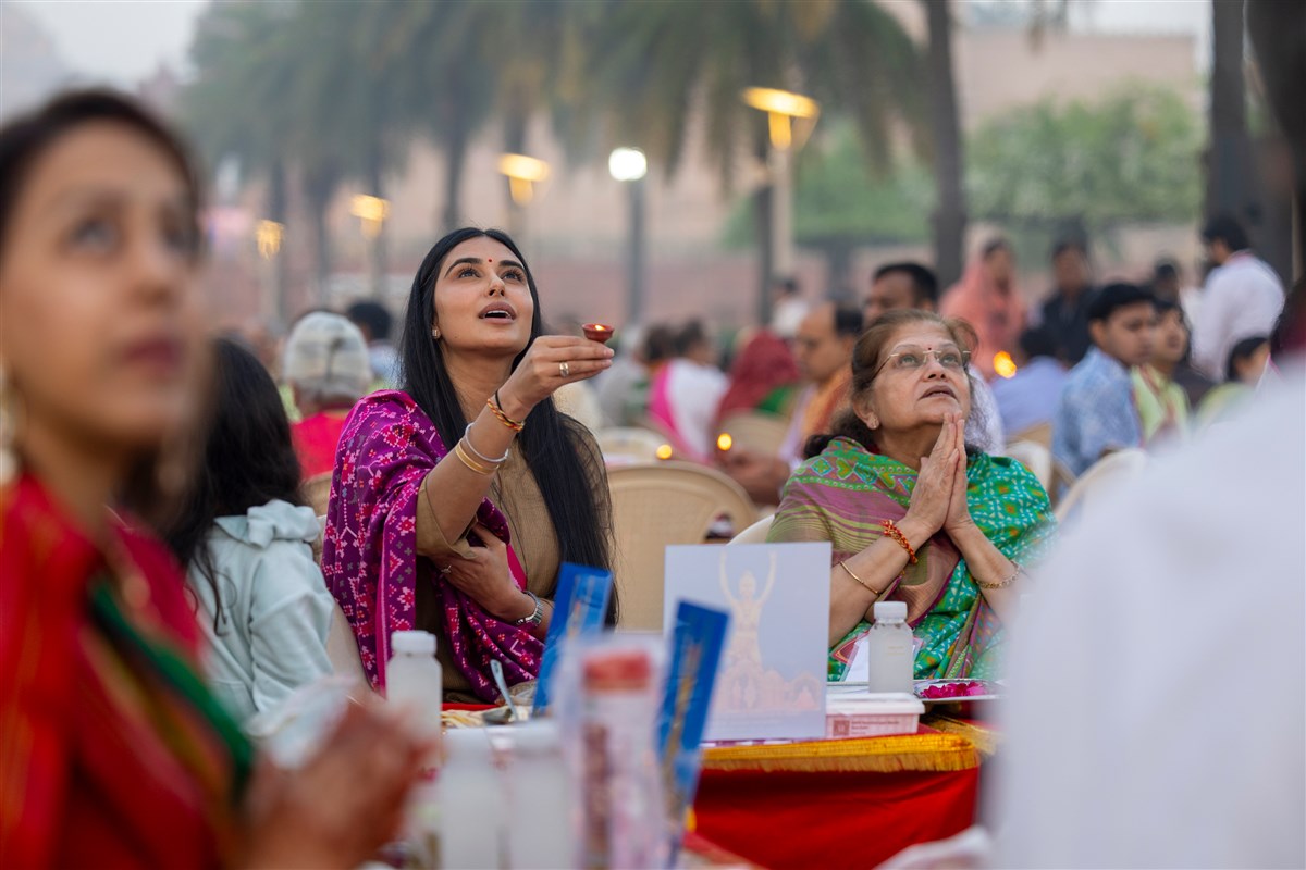 Devotees perform the arti