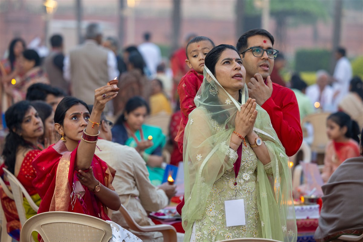 Devotees perform the arti