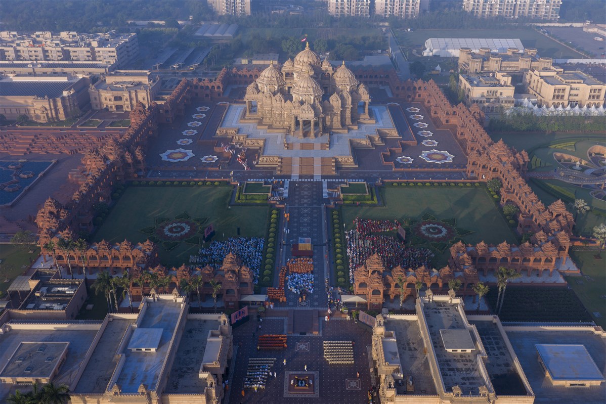 Yagna assembly in the Swaminarayan Akshardham grounds