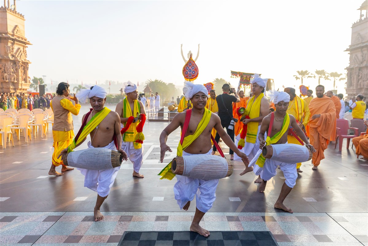 Yuvaks perform a traditional dance