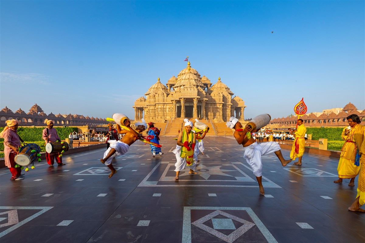 Yuvaks perform a traditional dance