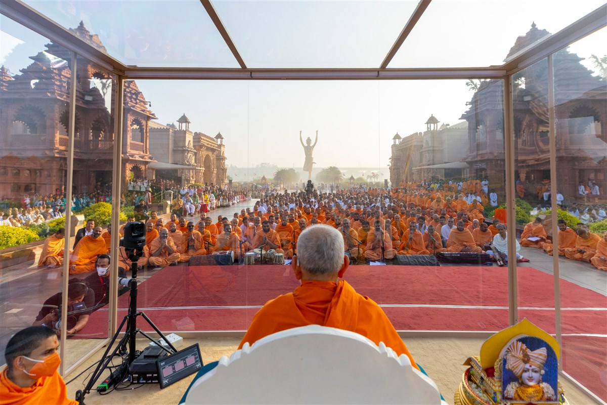 Swamis and devotees during the assembly