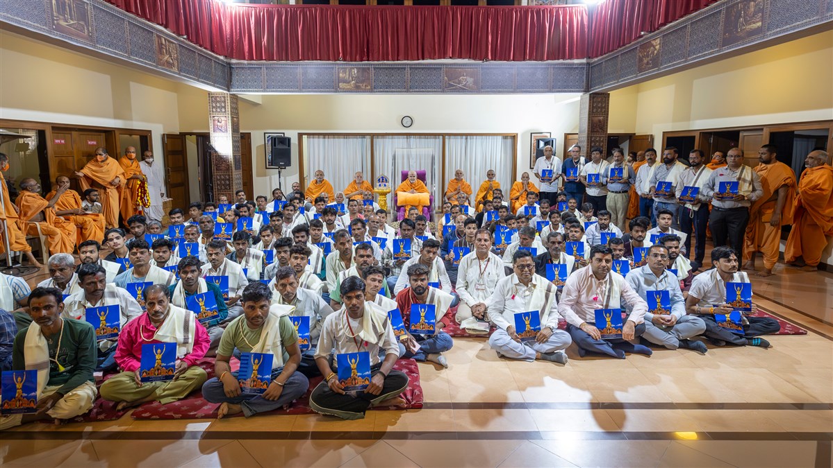 Volunteers with Swamishri