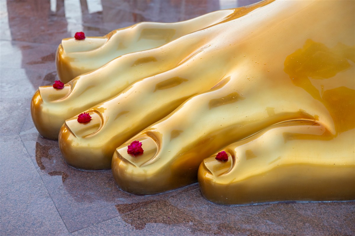 Holy charanarvind of Tapomurti Shri Nilkanth Varni