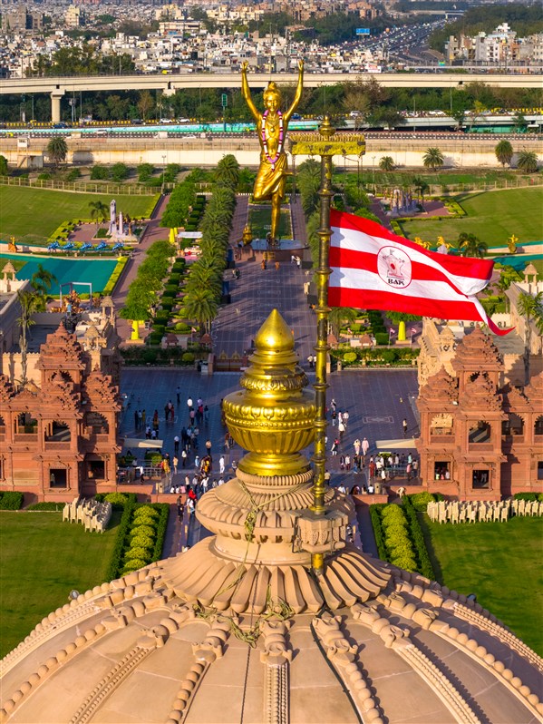 Tapomurti Shri Nilkanth Varni in the Swaminarayan Akshardham campus