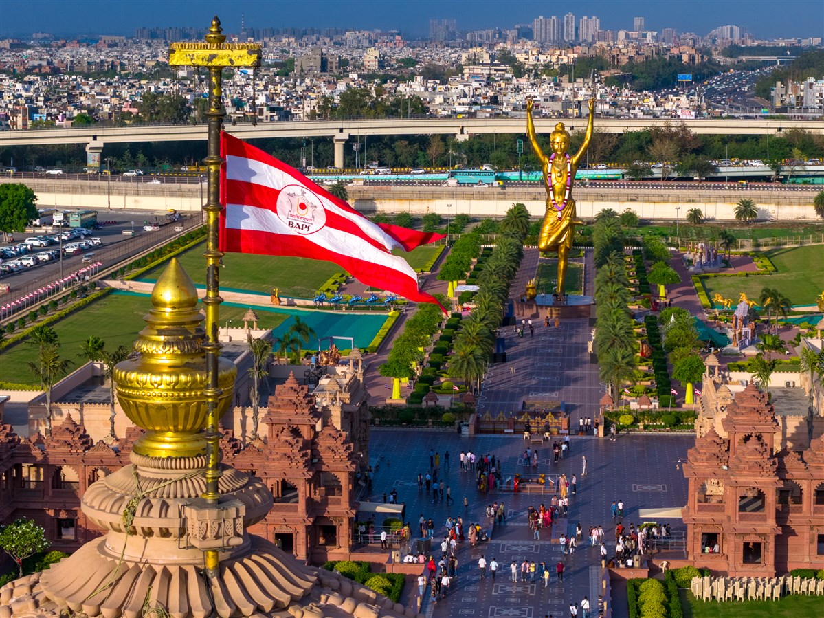 Tapomurti Shri Nilkanth Varni in the Swaminarayan Akshardham campus