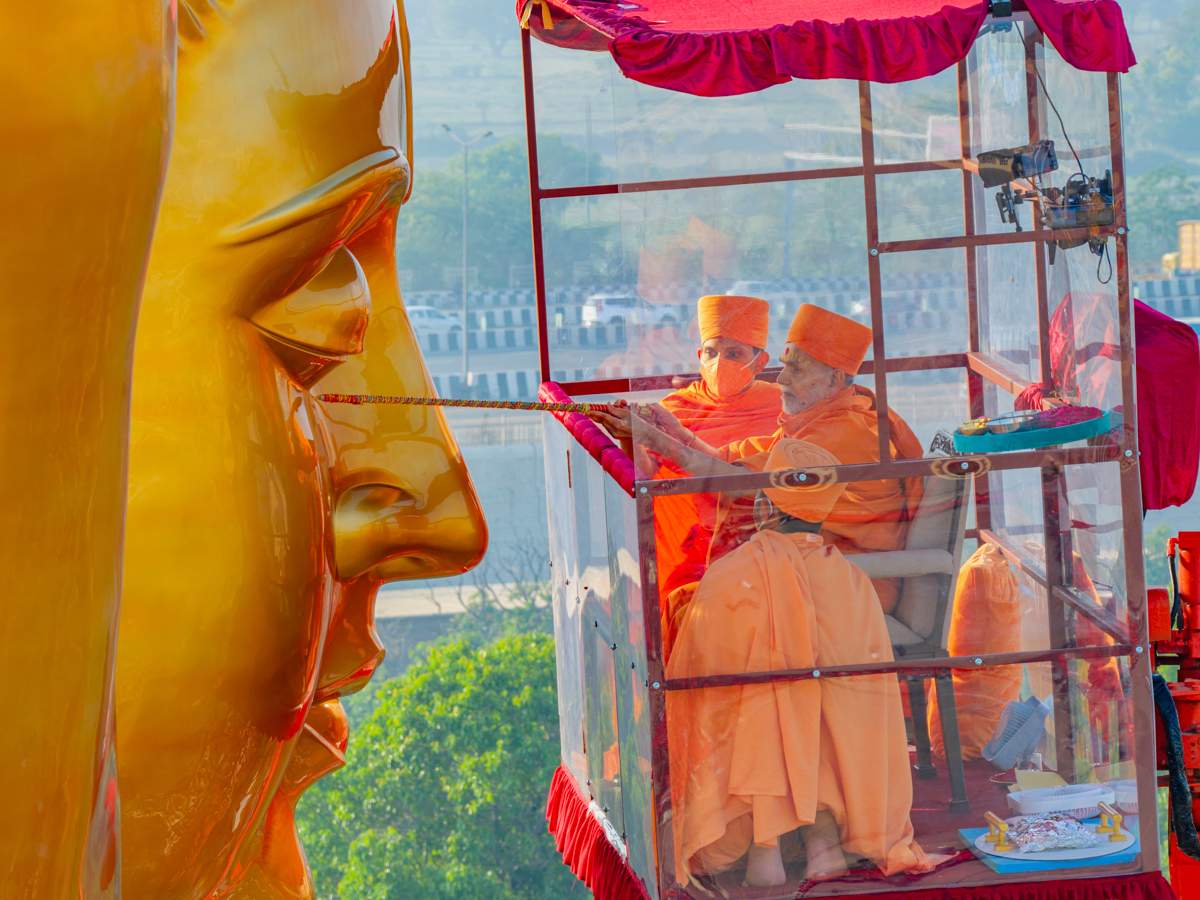 <a href='https://www.baps.org/MediaGallery/photogallery.aspx?galleryId=36069' target='new' style='text-decoration:underline; color:blue;' >Tapomurti Shri Nilkanth Varni Murti-Pratishtha Rituals</a>