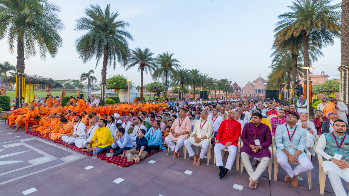 Swamis and devotees during the pre-pratishtha rituals