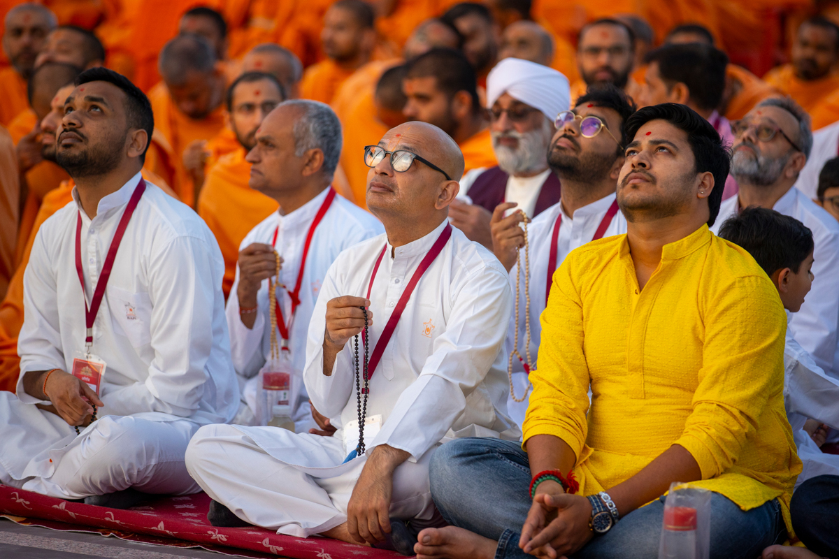 Swamis and devotees during the pre-pratishtha rituals