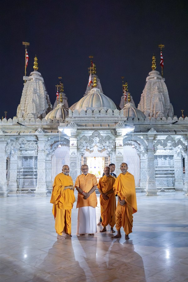 Shri C.P. Radhakrishnan with swamis on the mandir podium