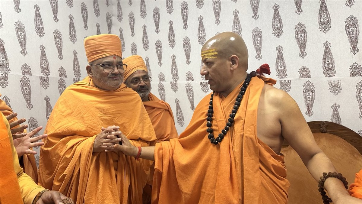 Bhadresh Swami and Santo in conversation with Niranjan Pithadhishwar Mahamandaleshwar Swami Kailashanandaji Maharaj