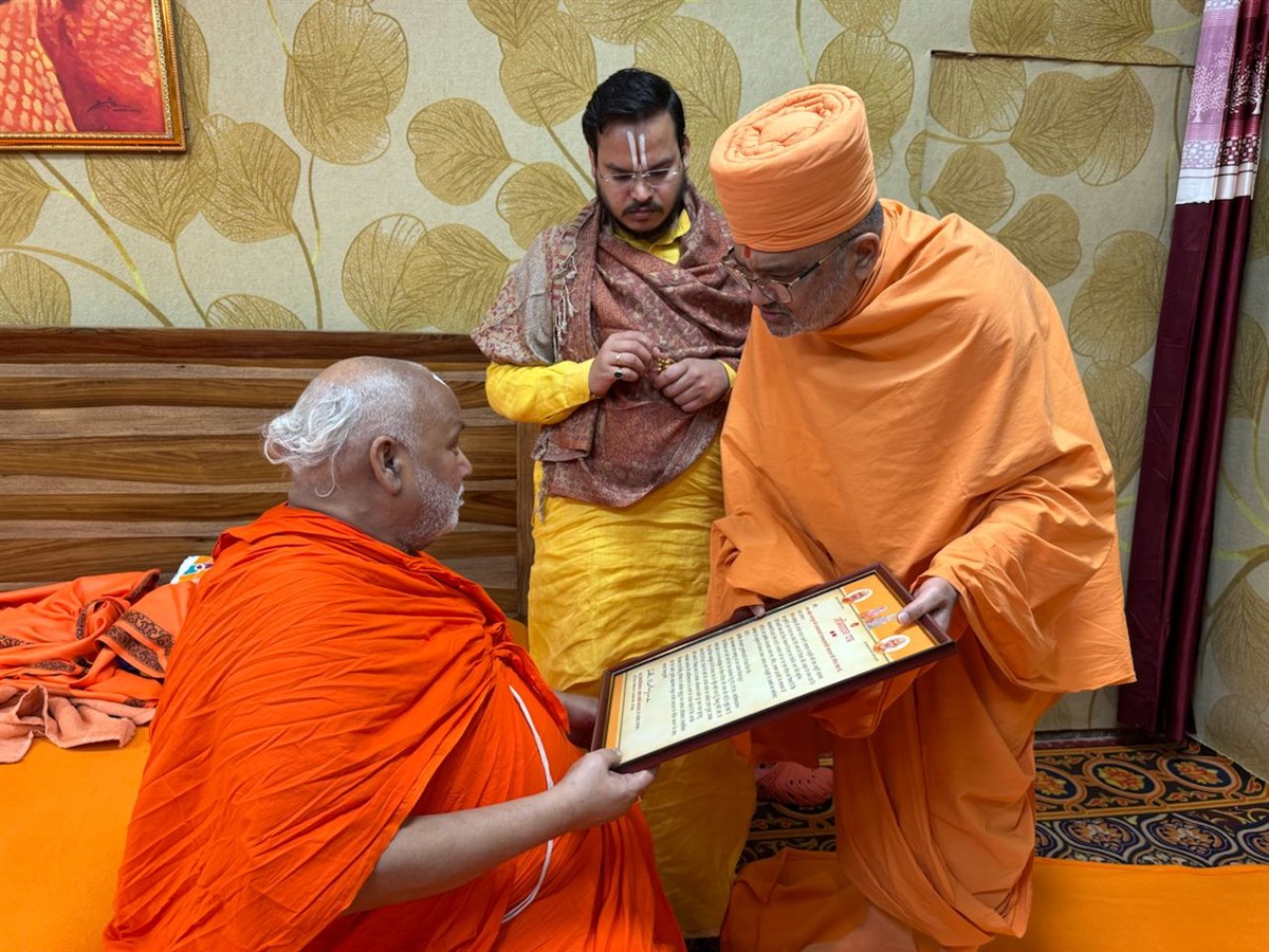 Bhadresh Swami in conversation with Jagadguru Ramanandacharya Swami Rambhadracharyaji