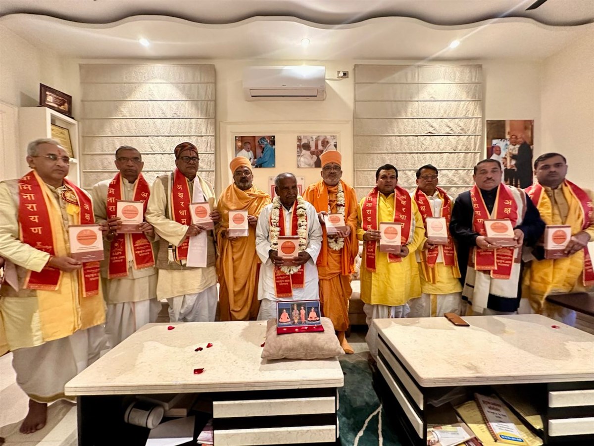 Felicitation of the Akshar-Purushottam Swaminarayan Bhashya by Bhadresh Swami and eminent Sanskrit scholars