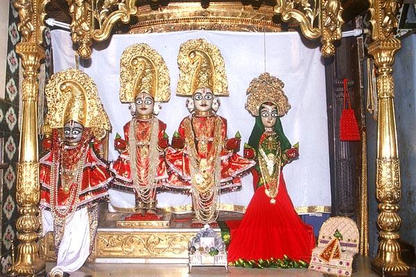 (L to R) Shri Suryanarayan Dev, Shri Baldev, Shri Krishna and Revtiji
