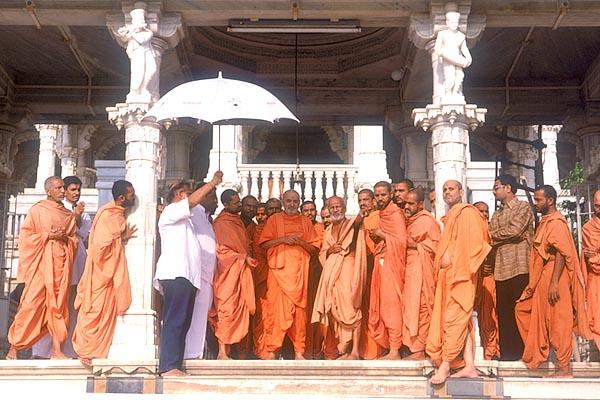 Swamishri observes and discusses the ongoing construction