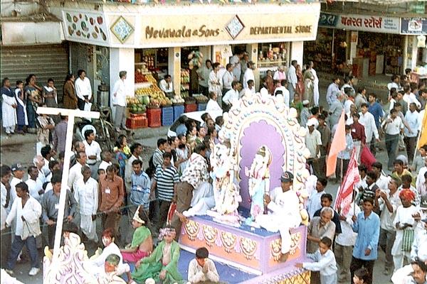 Shri Shiv Parvatiji and Shri Ganeshji in a decorated float