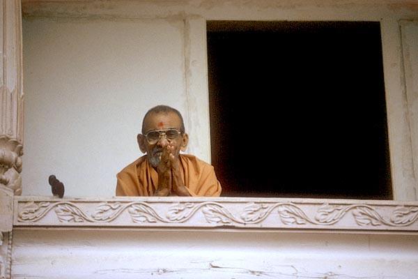 different faces of how Swamishri's morning puja inspires and absorbs