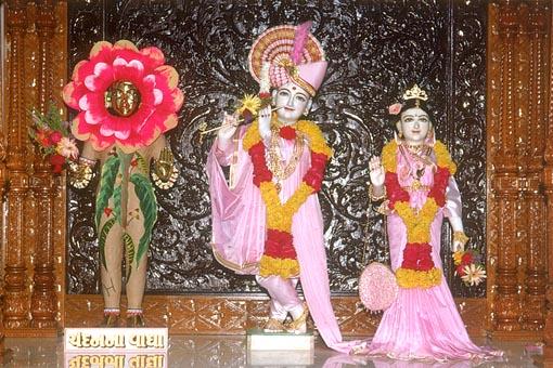 Shri Harirkishna Maharaj adorned in chandan and Shri Radha Krishna Dev