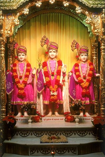 Shri Dham, Dhami and Mukta 