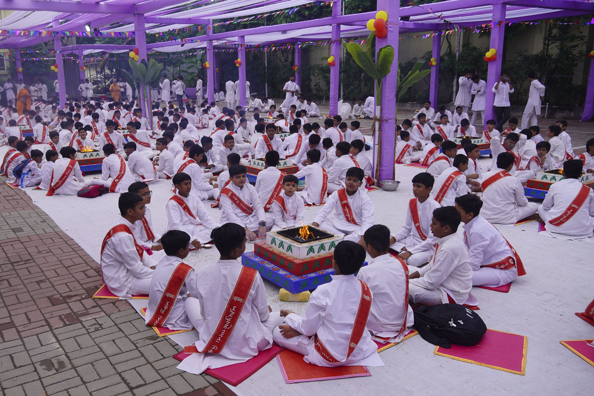 Satsang Diksha Homatmak Yagna